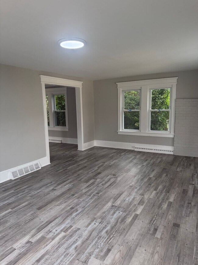 Foto del edificio - Recently Renovated 3-Bedroom, 1-Bath Home in Pleasantville