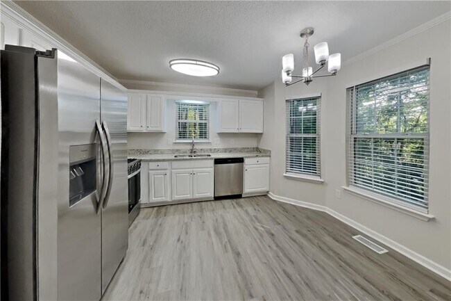 Foto del edificio - 4244 Akins Ridge Ln