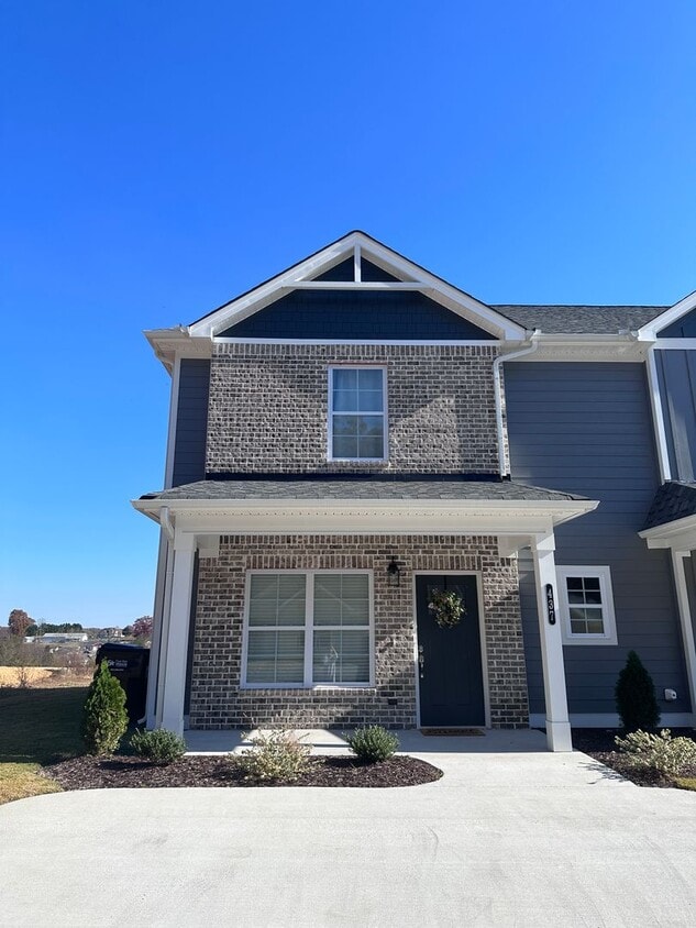 BEAUTIFUL PARTIALLY FURNISHED TOWNHOME House Rental in Cleveland, TN