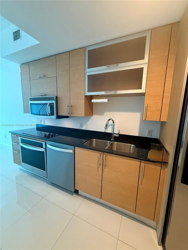 Foto del edificio - 60 SW 13th St