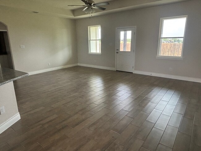 Building Photo - 112 Troubador Ln