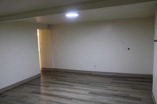 Building Photo - 710 Monroe St