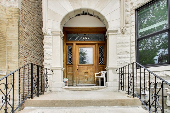 Building Photo - 3351 S Union Ave