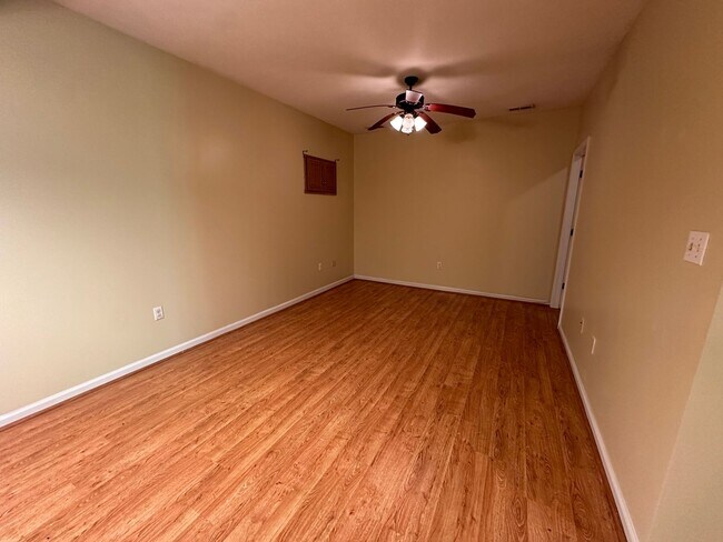 Foto del edificio - Spacious 2 bedroom 1 bath basement level a...