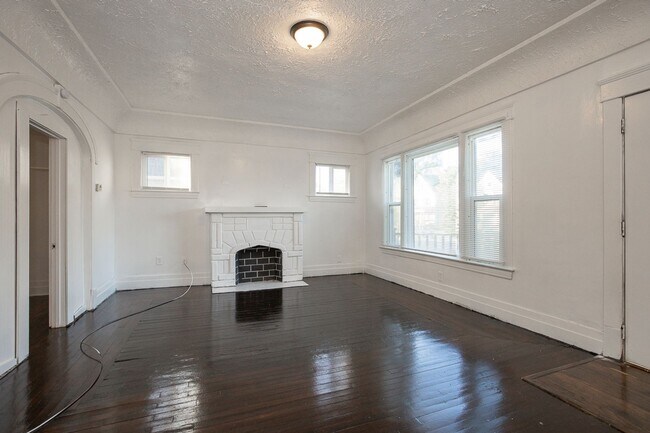 Foto del edificio - 1025 W 23rd St