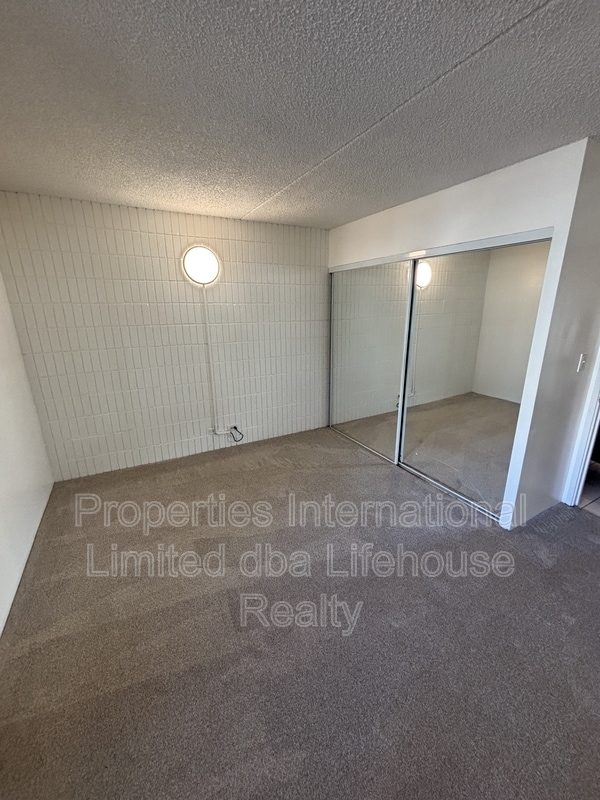 Building Photo - 1326 Keeaumoku Street - 304