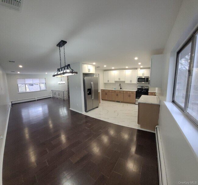 Building Photo - 52 Surrey Rd