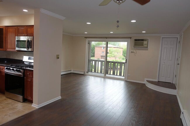 Building Photo - 629 W 65th St