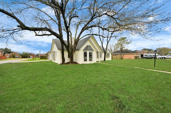 Building Photo - 13003 Foxburo Dr
