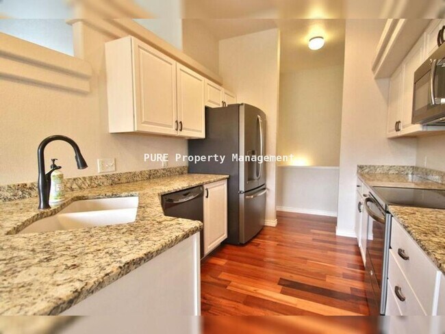 Foto del edificio - Large patio home with partially finished basement, attached 2-car garage!