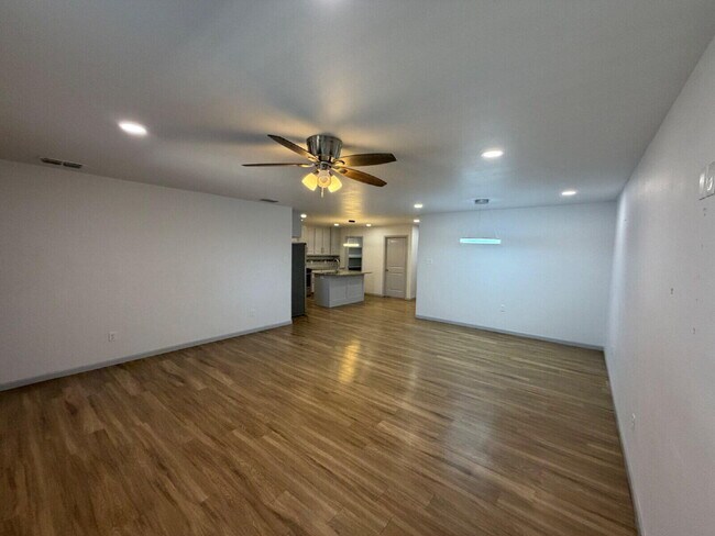 Foto del edificio - 1203 N Essex Ave