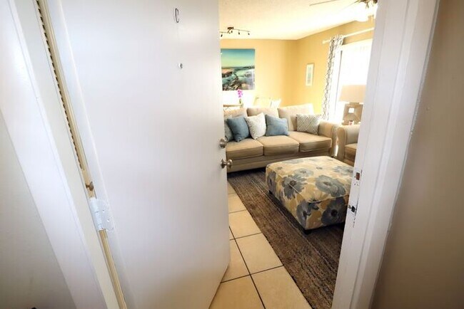 Foto del edificio - One bedroom apt 7 or 12 months furnish or unfurnished. Apartamento disponible amueblado o sin mue...