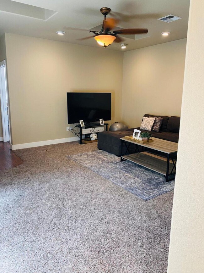 Foto del edificio - 2253 Penryn Rd