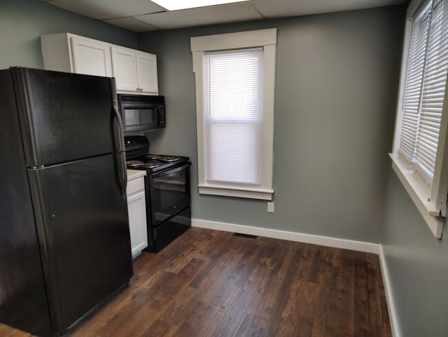 Building Photo - 20 Averill St