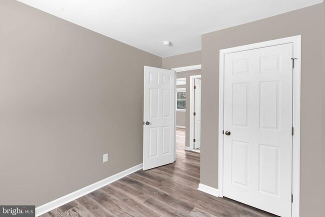 Foto del edificio - 383 Sollers Wharf Rd