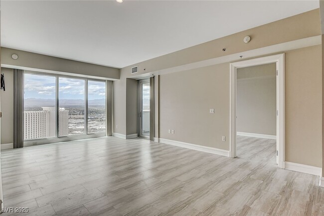 Building Photo - 2700 S Las Vegas Blvd