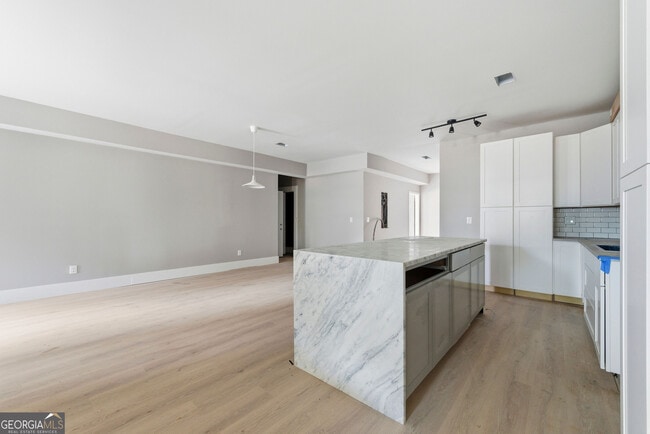 Building Photo - 1409 Northwest Dr NW
