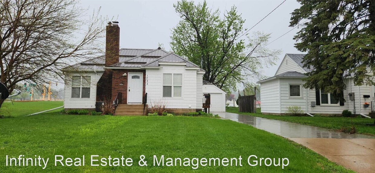 3 br, 2 bath House 1722 1st St SW House Rental in Rochester, MN
