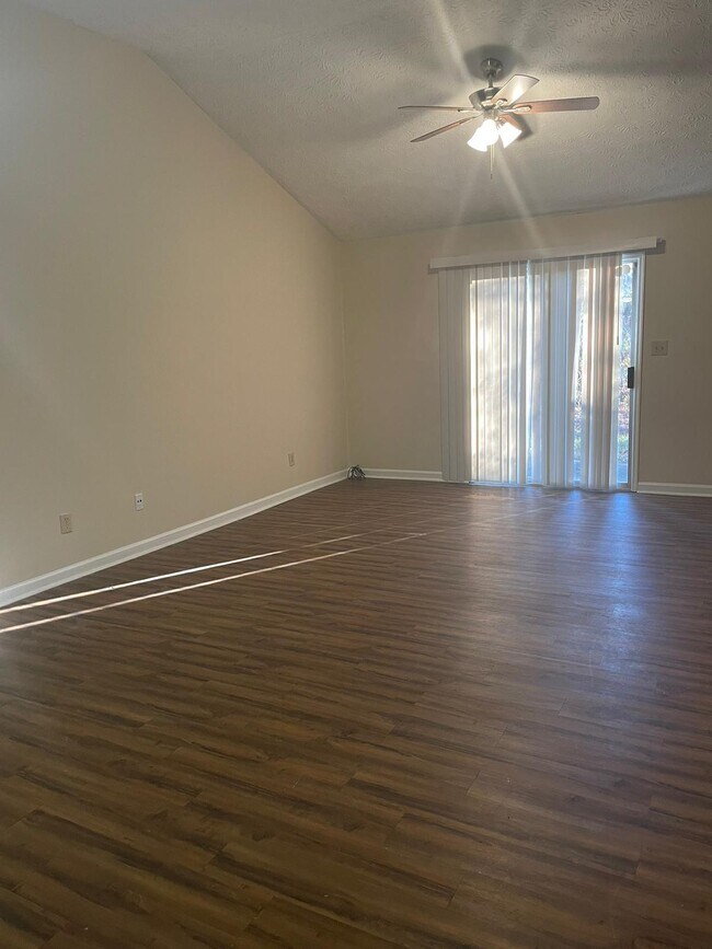 Building Photo - 8546 Pineland Dr