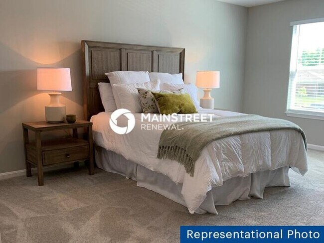 Building Photo - 3 Bedroom Pet-Friendly Home in Jeffersonville, IN with Main Street Renewal