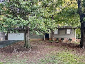 Building Photo - 700 Greenview Ave SE