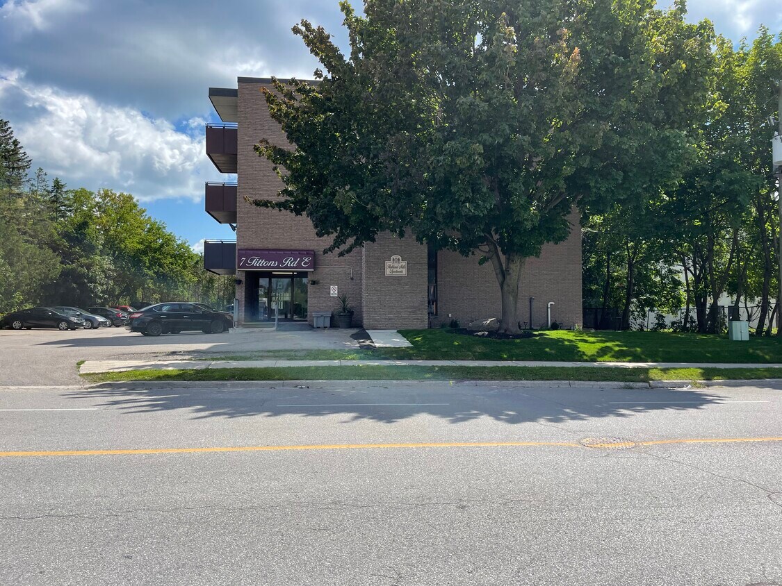 7 Fittons Rd E Unit 204, Orillia, ON L3V 2J1 Apartments 7 Fittons Rd