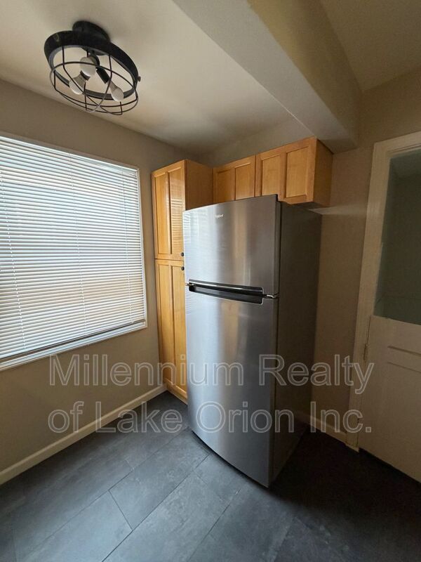 Building Photo - 635 3rd Ave