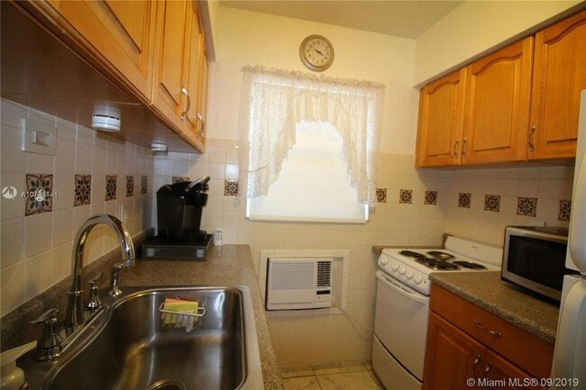 Foto del edificio - 3240 NE 16th St
