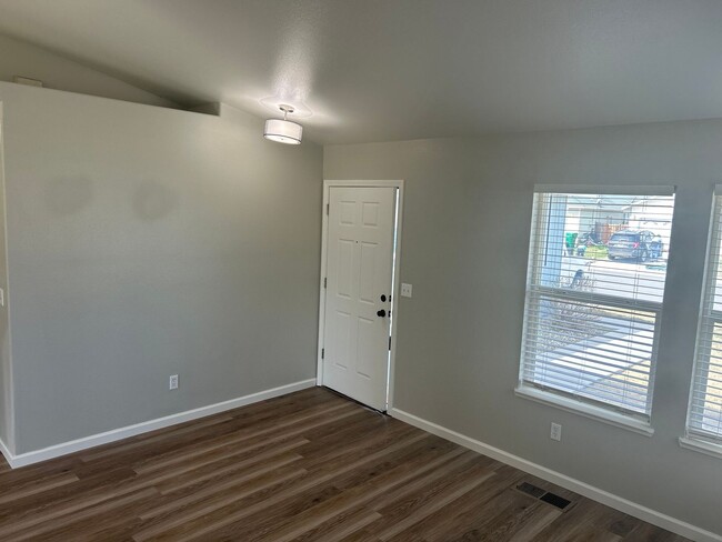 Foto del edificio - 3 Bed 2 Bath Newly Updated Fernley Home