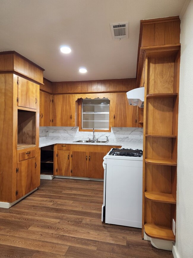 Foto del edificio - 1827 S Fredonia St