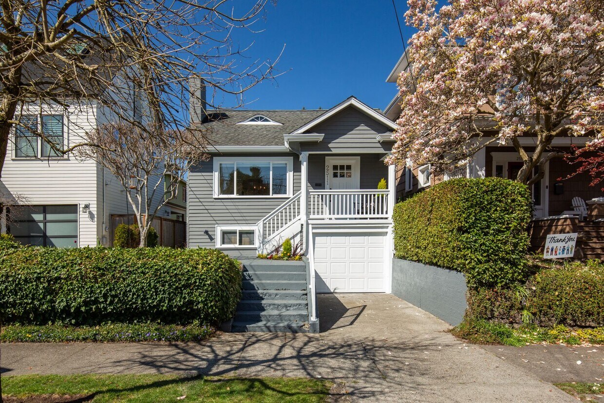 Primary Photo - Beautiful 4 Bedroom Home w/MIL in the hear...