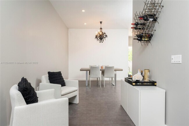Foto del edificio - 3749 SW 27th Ln  3749 Miami Fl 33134