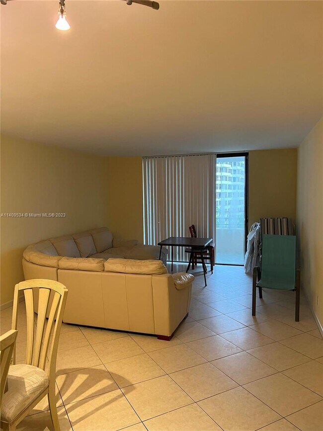 Foto del edificio - 600 Three Islands Boulevard