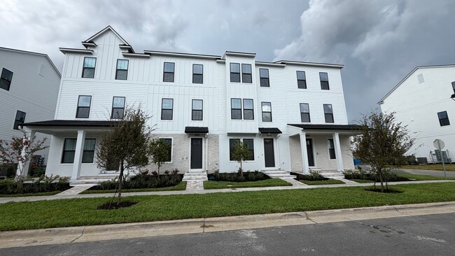 Building Photo - 15069 Groveside Rd