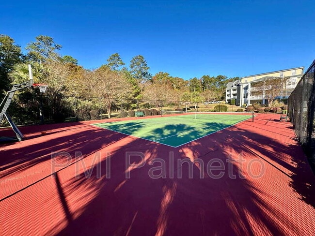 Building Photo - 120 Breezes Dr