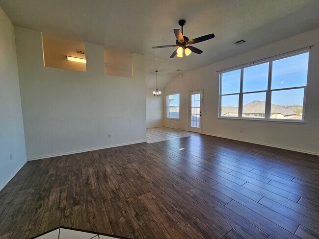 Foto del edificio - (3) Bed/(2) Bath East Norman Avail NOW!