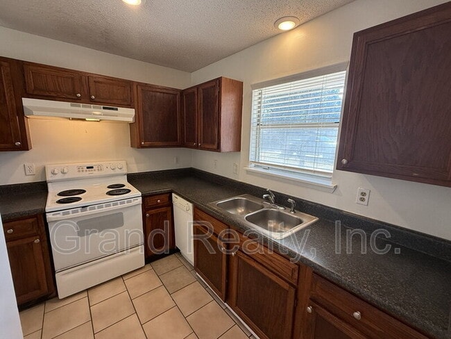 Building Photo - 4148 Charles Cir