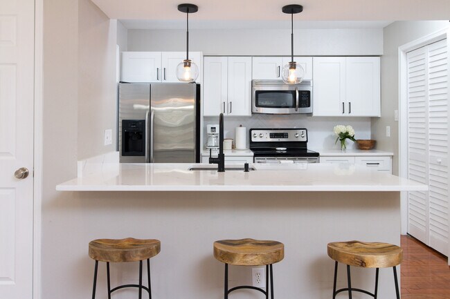 Foto del edificio - 3312 Wyndham Cir