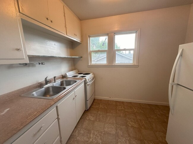 Building Photo - 1 Bedroom, 1 Bathroom Apartment