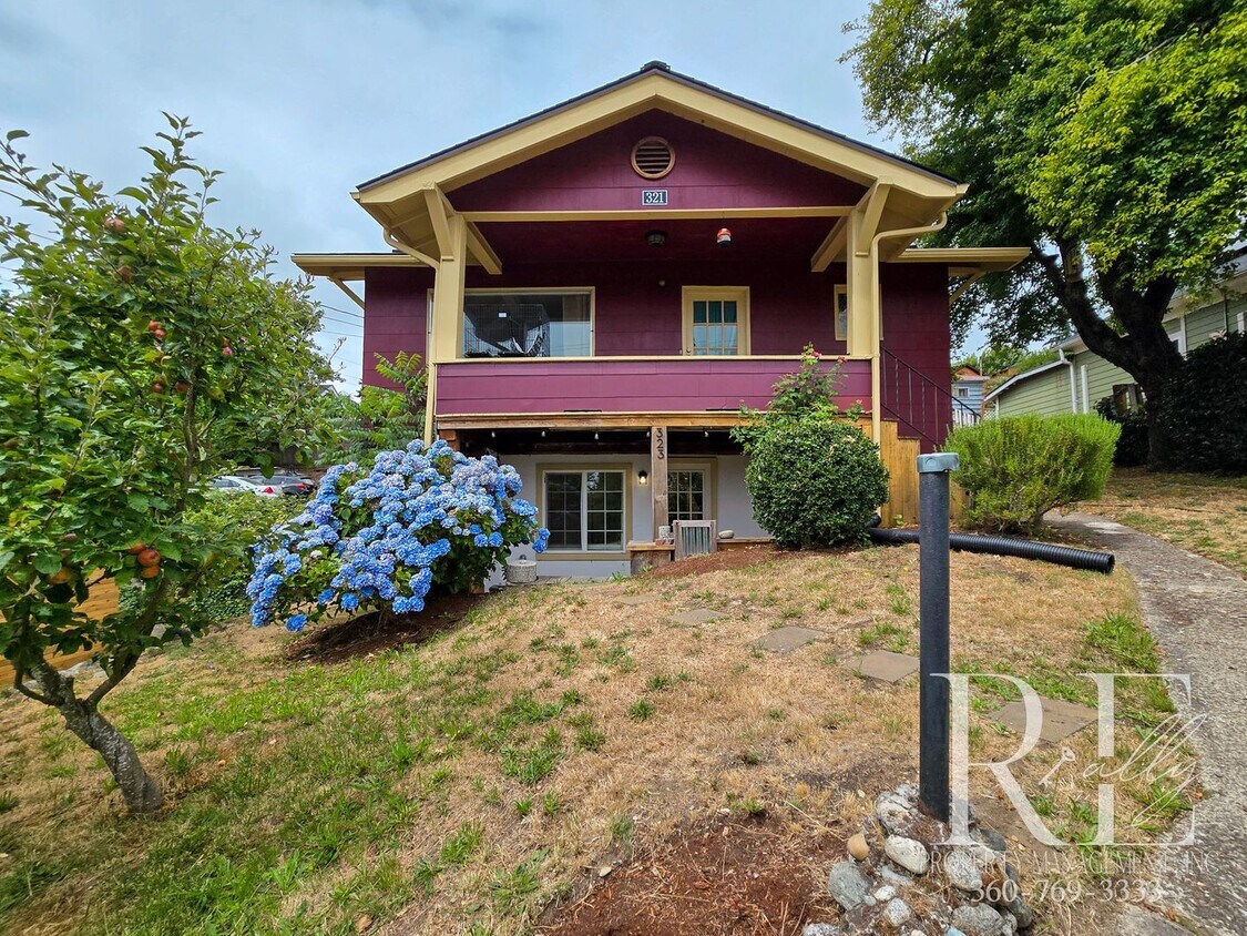 Foto principal - Cozy 1-Bed Duplex with Open Concept Living...