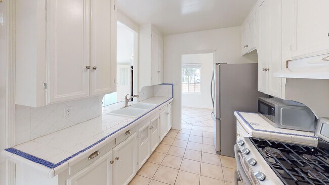 Building Photo - Charming Cottage Located In Carlsbad Villa...