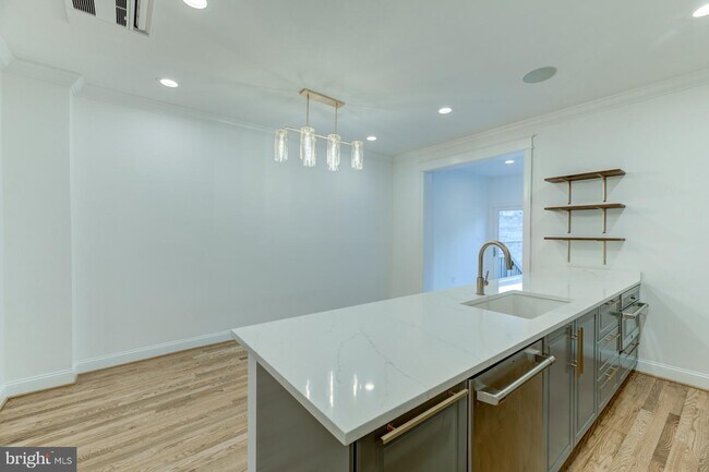 Building Photo - 1502 Trinidad Ave NE