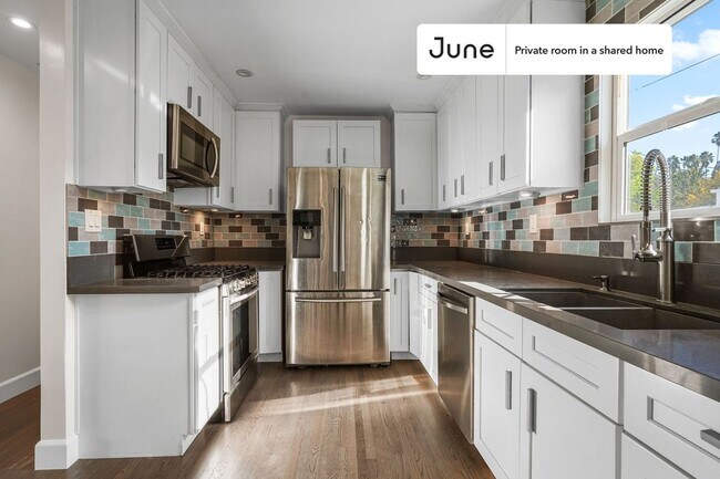 Foto del edificio - Room in Shared 4 bed/2 bath home