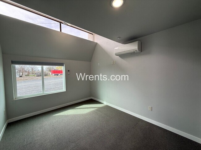 Foto del edificio - Quiet Small town Apartment in Davenport