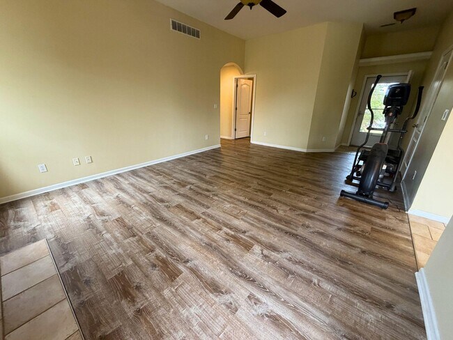 Foto del edificio - 4203 Spring Cress Dr