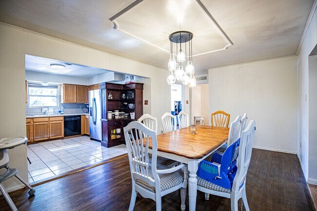 Foto del edificio - 4 Bedroom 2 Bathroom