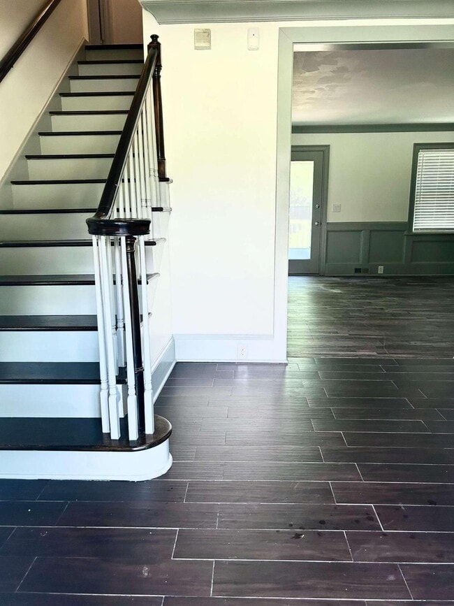 Building Photo - 4872 Beverly Dr SW