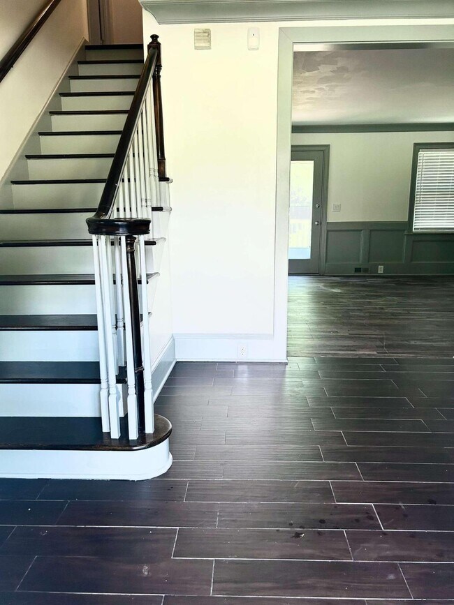 Foto del edificio - 4872 Beverly Dr SW