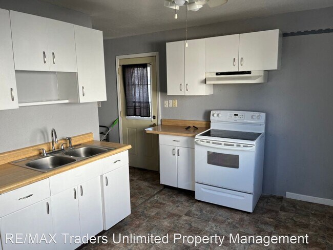 Building Photo - 3 br, 1 bath House - 3011 Mission Rd.