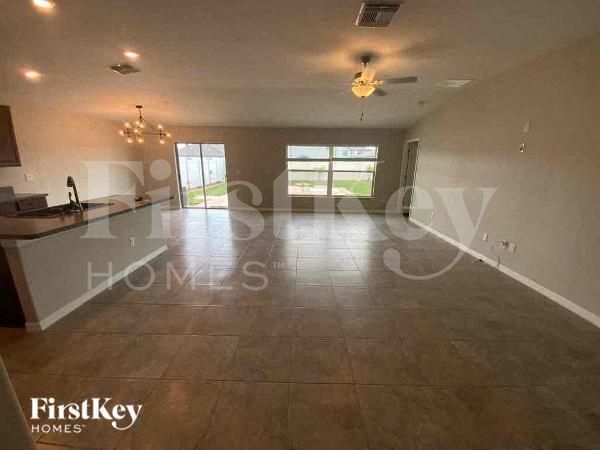 Foto del edificio - 7077 Emerald Spring Loop